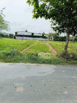 bán đất mặt tiền nhựa lục viên, xã mỹ hạnh bắc, 260m2 thổ cư có sổ riêng. giá 2.3 tỷ lh 