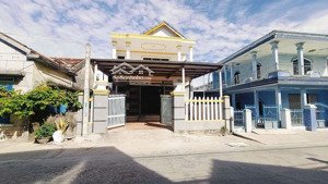 chuyên săn đất biển dốc lết. căn nhà 2 lầu thích hợp anh chị làm homestay hoặc nghỉ dưỡng lâu dài
