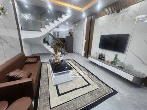 bán căn nhà 35m x 3 tầng ngõ 620 thiên lôi vĩnh niệm lê chân . hướng tây nam , gần bến xe , trường