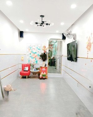 bán nhà đẹp 4 tầng hxh phú nhuận - 40m², xe hơi đỗ cửa, trung tâm sầm uất, nhỉnh 8 tỷ