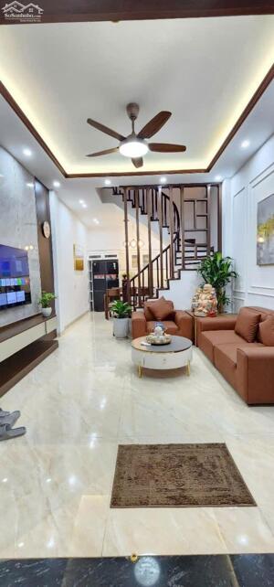 Ô tô đỗ gần, nhà đẹp 5 tầng 45m2 phố Bằng Liệt giá hơn 6 tỷ