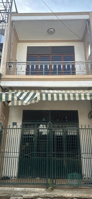 bán gấp nhà 2 tầng rẻ nhất khu vực, gần công viên, gần bờ sông, mát mẻ, có thể cho thuê ngay