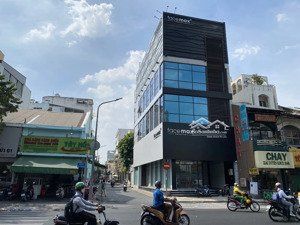 rất kẹt tiền bán gấp mt đinh tiên hoàng, đa kao, quận 1. ngang 4 dài 18, 3 tầng. sốc chỉ 18,7 tỷ