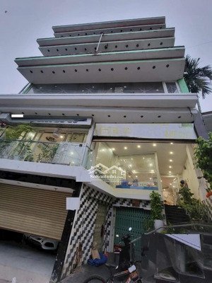 bán gấp tòa nhà kiên cố, mỗi tầng 2 mê, vị trí trung tâm tp, thích hợp làm căn hộ, cách sb chỉ 2p