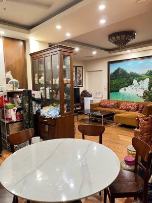 chính chủ cần bán gấp căn chung cư cầu giấy, s: 87m2 2pn, vị trí đẹp, 2 ban công, giá chỉ 7 tỷ