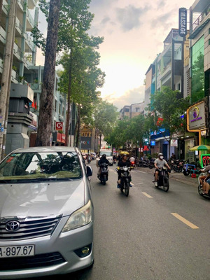 bán nhà góc 2 mặt tiền ngay trần bình trọng & trần hưng đạo, p1, q5. dt: 4,2x23, 1t4l, giá: 35 tỷ