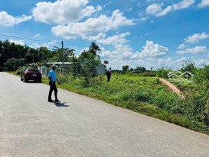 còn 2 lô đất vị trí kinh doanh đẹp tại xã phú ngọc, định quán, mặt tiền đường lớn