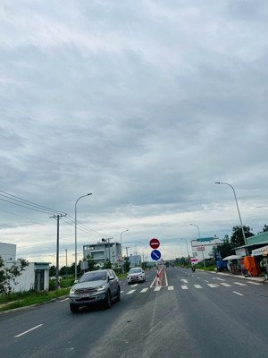ra gấp nền đất đẹp nơi tập trung đông dân cư