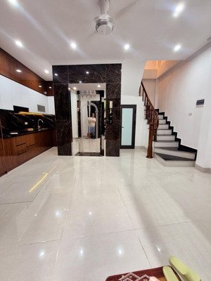 chỉ hơn 10 tỷ sở hữu ngay căn nhà mặt ngõ phố liễu giai - ba đình, 40m2 x 6 tầng, cách 2 nhà ra phố