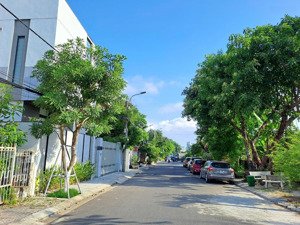 chào bán lô đất tuyệt đẹp đường phó đức chính, đường to rộng, khu yên tĩnh thoáng mát gần biển