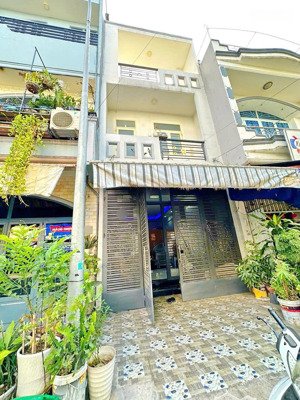 chính chủ cho thuê nhà mặt tiền 4x17 đường số tân quy q7 giá chỉ 19tr