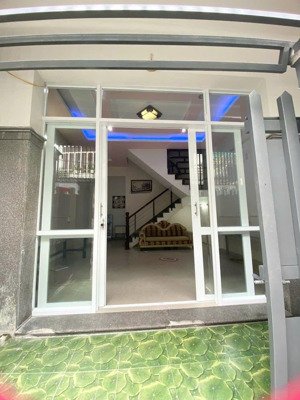 cho thuê nhà nguyên căn 1trệt 2lầu dt 50m2 đường ô tô !! vị trí : hẻm 206 lê hồng phong nha tran
