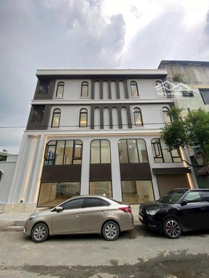 cho thuê nhà góc 2 mặt tiền cực đẹp ung văn khiêm, p. 25, bình thạnh dtsd hơn 500m2