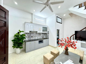 nhà ngõ thổ quan, full đồ xịn, ở ngay, 3 phòng ngủ, ngõ rộng
