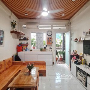bán gấp căn hộ đường cmt8 quận 10 chỉ 2.3 tỷ. sẵn sổ hồng riêng