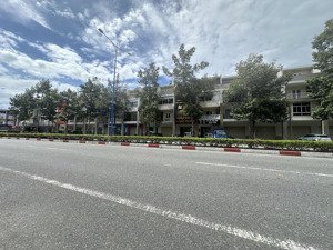 bán căn nhà phố thành phố mới bd mặt tiền đường lý thái tổ 5,5x19m giá 9,2 tỷ đang cho thuê 25tr/th