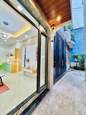 5.5tỷ còn 5,1 tỷ bớt lộc nhà hai mặt hẻm đ hoàng văn thụ diện tích đất: 3.3x10.67m (cn 30m2)