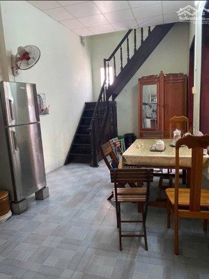 cho thuê nhà cấp 4 có gác hẻm lương văn can, khu at, p. vĩnh hải, nha trang