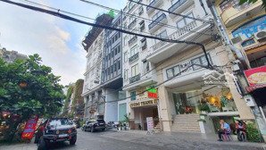 chủ ngộp - bán rẻ! tòa khách sạn ngay nguyễn trãi, q1 dt 8x20m 5 tầng hdt 150 triệu/th