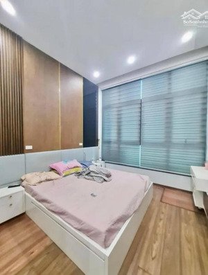 bán nhà phố nguyên hồng, quận đống đa, dt 50m2, mặt tiền 4m x 5 tầng, giá 23 tỷ có tl