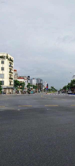 bán nhà nguyễn văn cừ, long biên, 560m2, 8 tầng, tầng hầm, 200 tỷ, thương lượng cho khách thiện chí