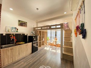 căn hộ có gác ban công cửa sổ thang máy gần công viên hoàng văn thụ, quận tân bình