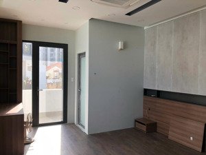 nhà xây mới, đồ nội thất đầy đủ, công năng đầy đủ, chủ nhà cần tiền bán gấp thương lượng mạnh