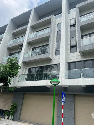 cho thuê liền kề ngõ 67 phùng khoang 70m2, 5 tầng thông sàn nhà đẹp giá 27tr/tháng 