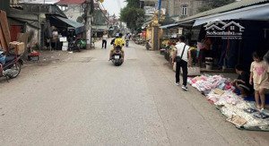 nhà mặt phố vị trí trung tâm thương mại