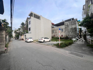 bán đất 52m2 ngọc thụy mặt ô tô tránh thông . mt gần 4m. nở hậu. giá 13,5 tỷ có tl