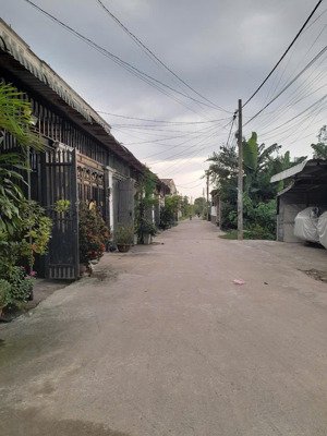 chính chủ kẹt tiền cần bán 110m2 xã bà điểm, hóc môn. lh 