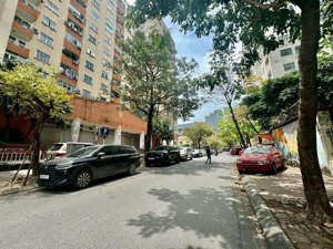 căn góc - ban công rộng - gần công viên nghĩa đô - trung tâm quận cầu giấy - gần nhiều trường c1, 2