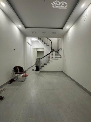 bán nhà phố dương quảng hàm 45m2 11tỷ8 gần ôtô, ngõ thông rộng (giá thương lượng)