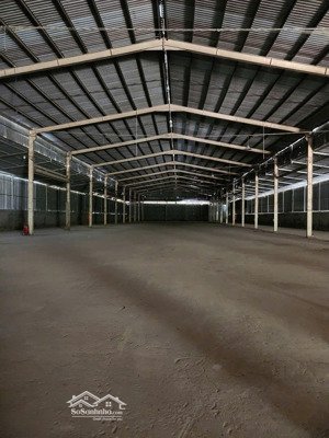 cho thuê nhà xưởng trong kcn suối tre, long khánh. dt 3900m2, giá 160tr/tháng, lh 