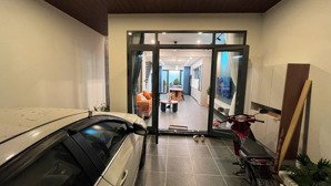 bán nhà 3 tầng ô tô đậu trong sân nguyễn phước nguyên. dt 96m2 ngang 6m full nội thất mới 100% vô ở