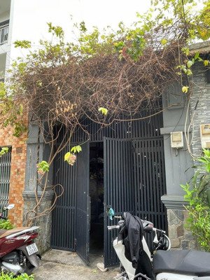 ngất ngây! bán gấp nhà cấp 4 mt đường số 23 p10 q6, gần chợ lớn (4x18) tiện xây mới. chỉ 13,5 tỷ