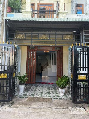 nha bán sát đường trần hưng đạo vào 30 m gần chợ dĩ an , phường đông hòa, dĩ an