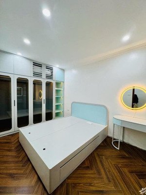 bán nhà dân xây đào tấn 55m2 * 6 tầng thang máy, giá chào 13,5 tỷ có thương lượng