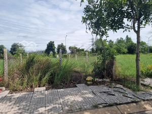 đường nguyễn văn khước, đối diện trường thpt bến tre, phú tân, cần ra đất 150m2 giá 690 triệu