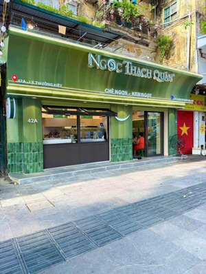 cho thuê nhà mặt phố trần nhân tông,dt 100m x1,5t, mt 10m, xung quanh tập trung các thương hiệu lớn