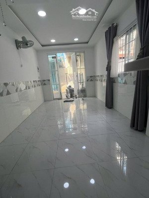 bán nhà nguyễn suý ,tân phú, dt 3,2x8, 2 tầng
ngay chợ tân hương, giá 3.x tỷ.