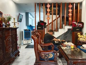 nhà đẹp ô tô đỗ cửa nguyễn chính, hoàng mai 48m, 2 tầng, mt 5m, giá 3.35 tỷ.