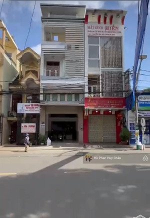 vip. trung tâm pleiku-kế sân vân động pleiku. trục đường chính