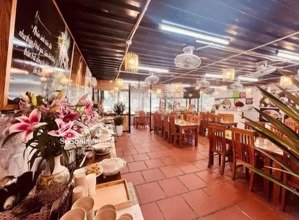 cực rẻ. cho thuê mặt bằng kinh doanh mặt tiền 10m gần ngã tư phùng hưng hà đông. lh 