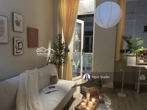 chdv ban công, có tách bếp, rộng 40m2, ngắn hạn dài hạn kế phú mỹ hưng