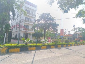bán nhà 2 tầng mặt phố trường chinh, cách hồ đại lải 100m