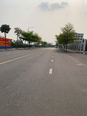 đất vàng ngoạ long, rẻ nhất khu vực, 2 thoáng trước sau, tặng gpxd 6 tầng + 1 tum.