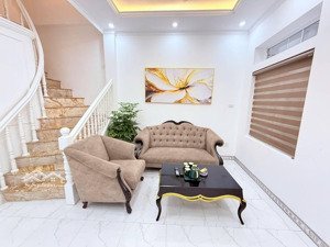 nhà đẹp văn chương - cực thoáng - full nội thất xịn - có sân để xe - trung tâm quận đống đa