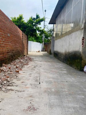 chính chủ em bán 100m2 đất full thổ cư tại thôn ngũ sơn lại thượng thạch thất