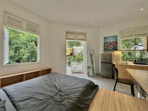 thiết kế tối giản - đầy đủ nội thất cửa sổ lớn thoáng mát - gần sala - ba son
